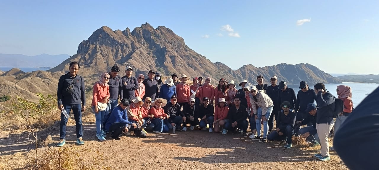 flores wanderlust trip in padar island